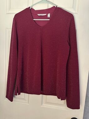 Isaac Mizrahi Shimmery Burgundy V-Neck Long Sleeve Top. Worn once size small